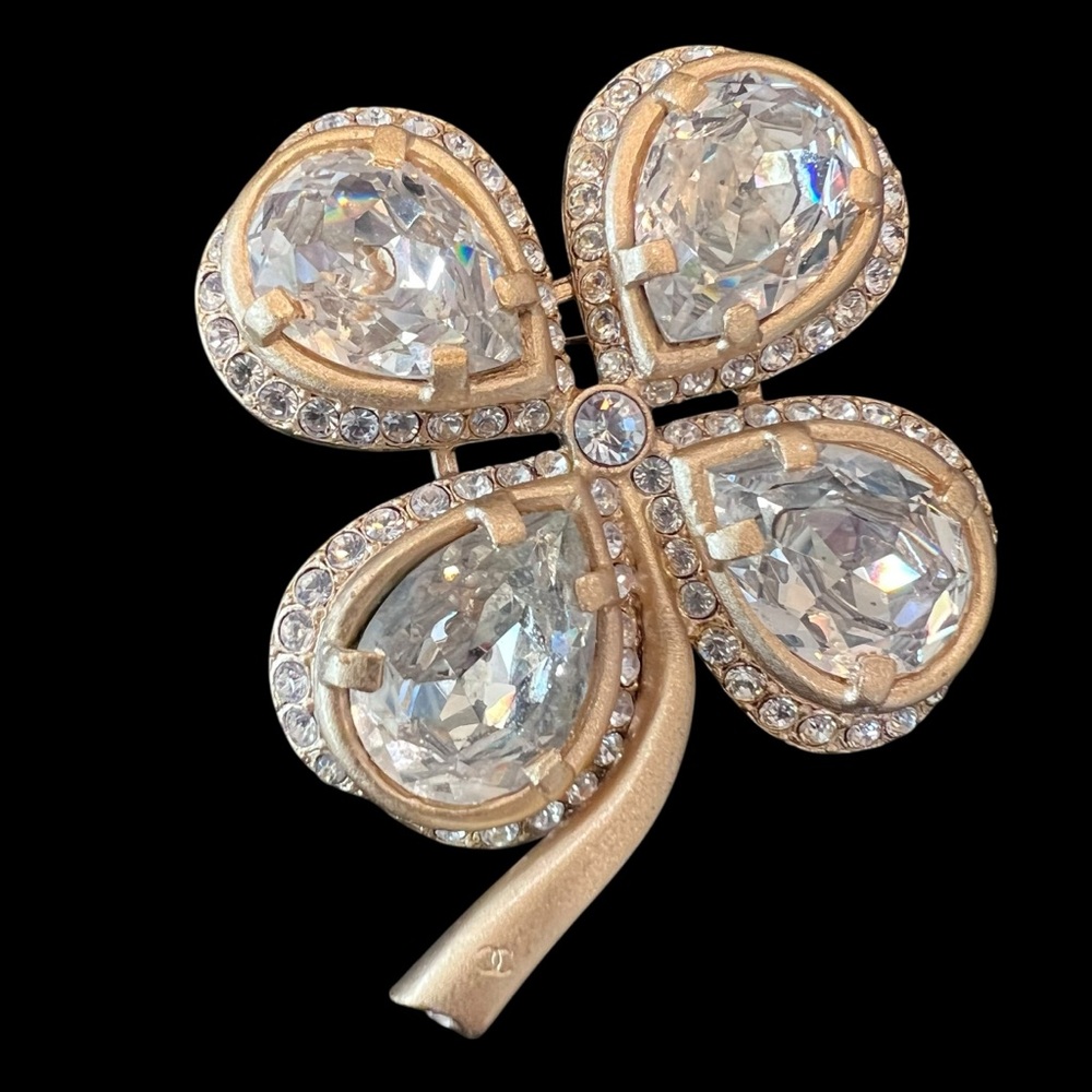 CHANEL Gold and Silver Rhinestone Clover Brooch - Picture 10 of 11